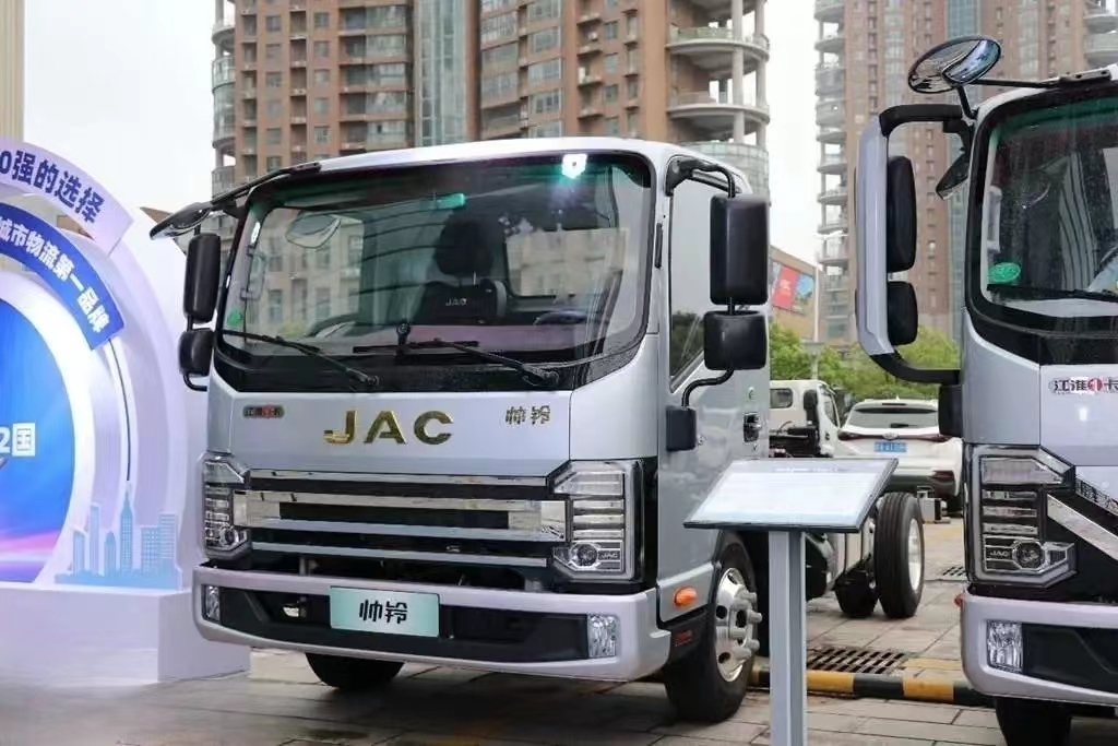 JAC Shuailing S6 160 HP 4.18m single-row grille-type light truck