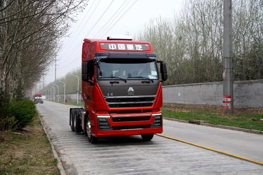 SINOTRUK Haohan N7G heavy truck 440 horsepower 6X4 tractor