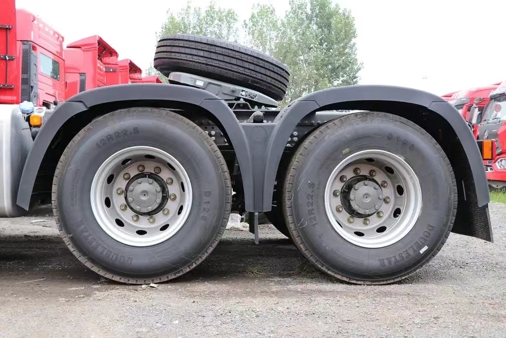 SINOTRUK HOWO Max heavy truck 480 horsepower 6X4 tractor 