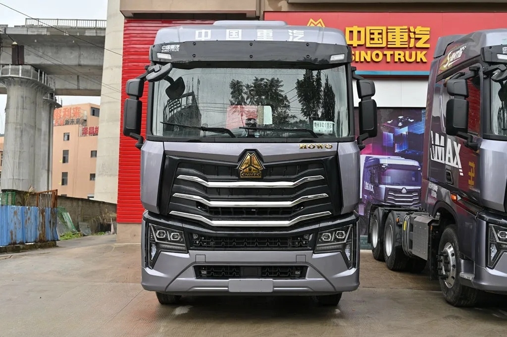 SINOTRUK HOWO Max heavy truck 510 horsepower 6X4 tractor