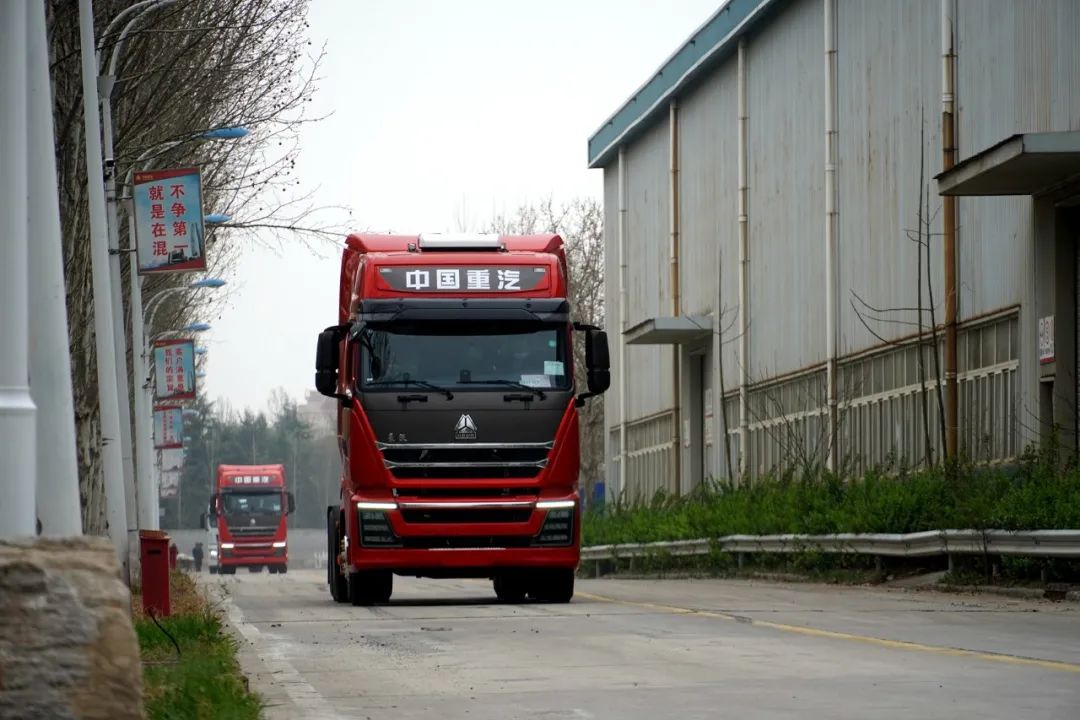 SINOTRUK HOWO TH7 heavy truck 510 horsepower 4X2 tractor 