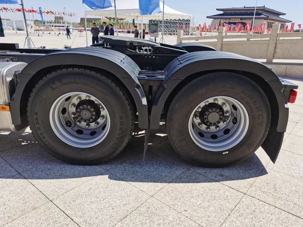 Volvo's new FM heavy truck 460 horsepower 4X2 automatic tractor