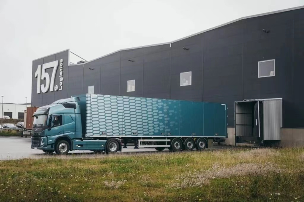 Volvo's new FM heavy truck 500 horsepower 6X4 automatic tractor