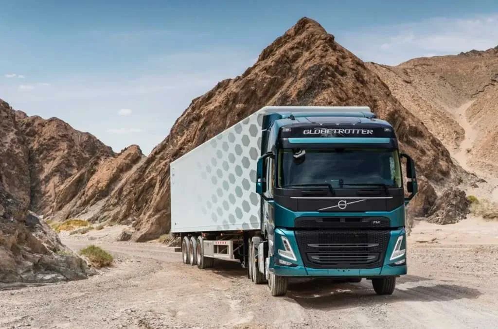 Volvo's new FM heavy truck 460 horsepower 4X2 automatic tractor