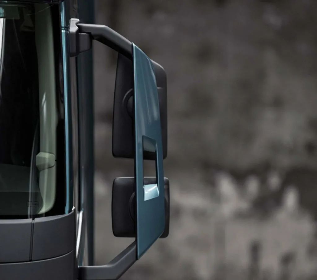 Volvo's new FM heavy truck 460 horsepower 4X2 automatic tractor