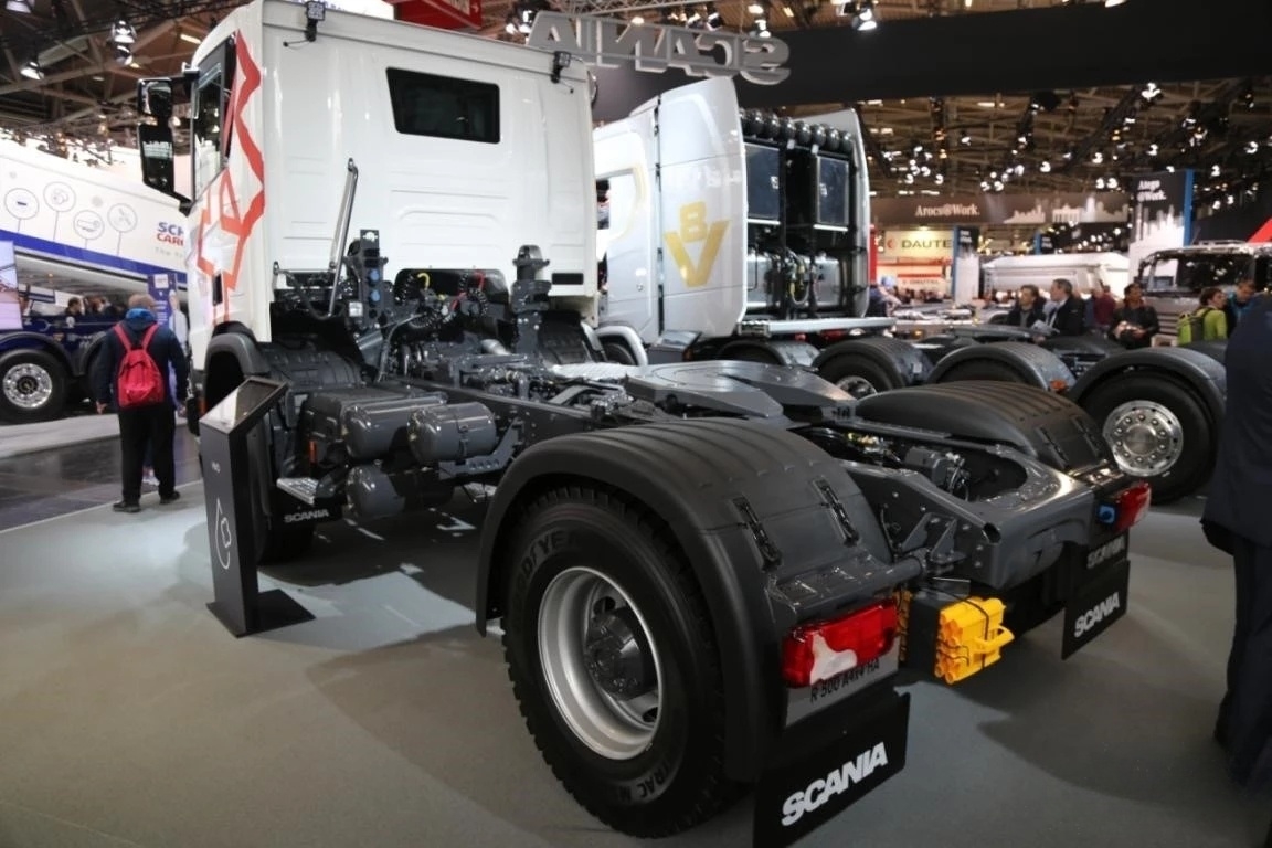 Scania R series heavy truck 450 horsepower 6X2R tractor 