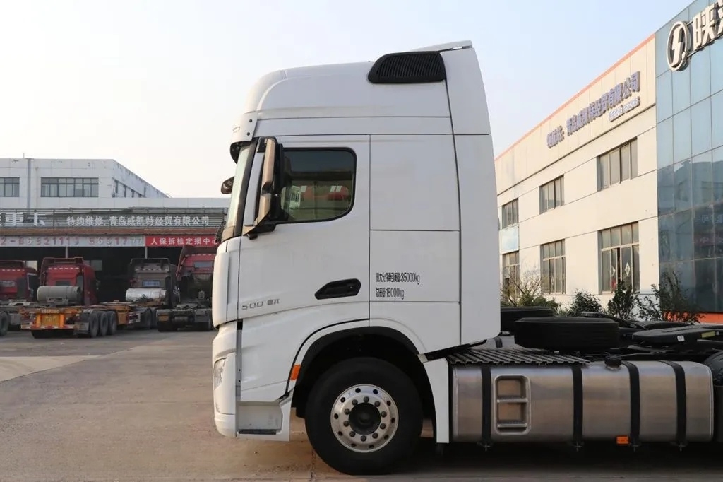 SHACMAN Shaanxi Automobile Heavy Duty Cardron X5000 660HP 6X6 tractor