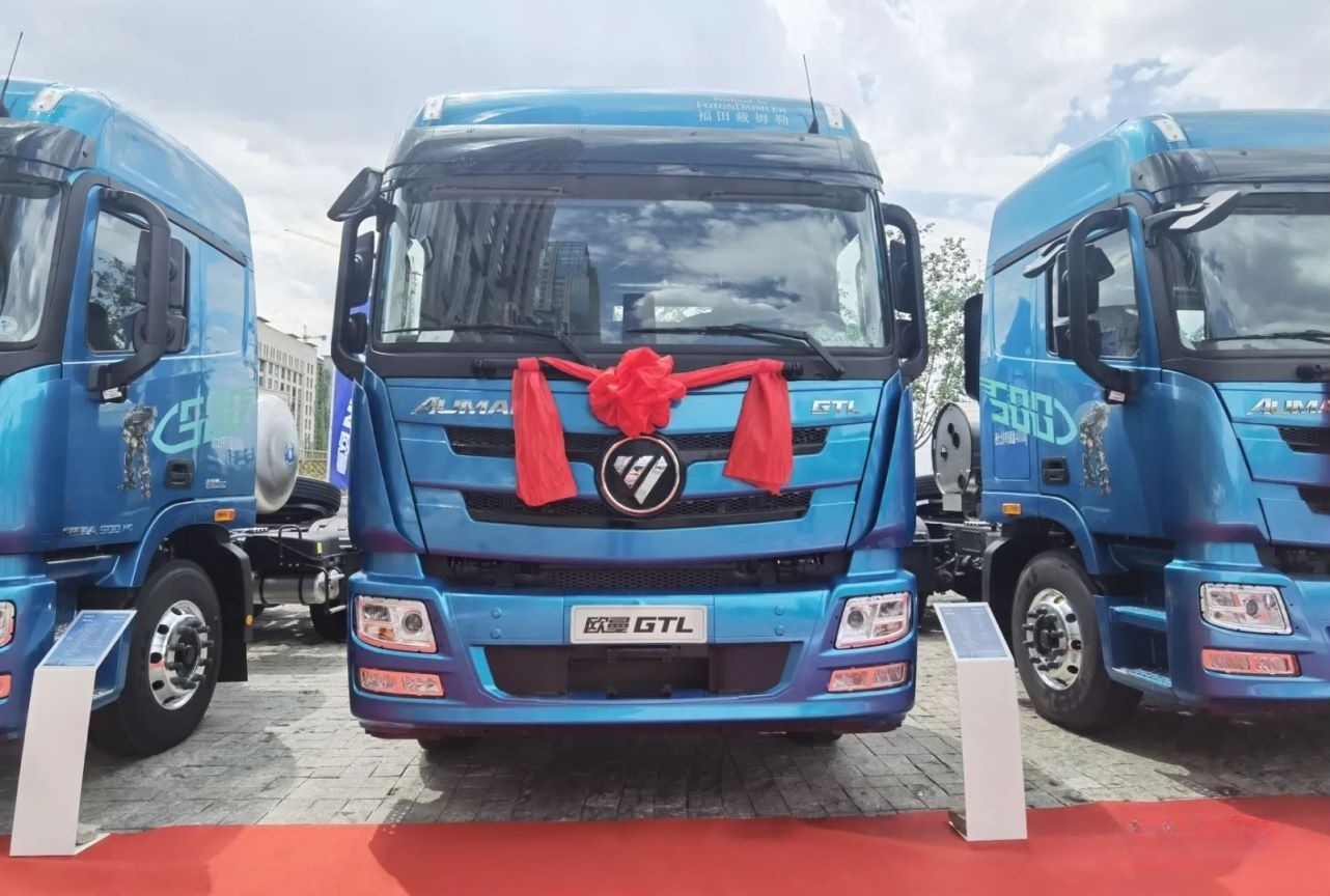 Foton Auman GTL Premium Edition Northern Edition 470 HP 6X4 tractor 