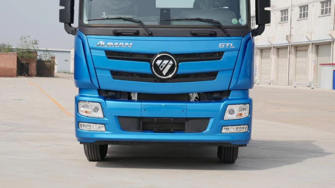 Foton Auman GTL Star Wing Edition 470HP 6X4 tractor