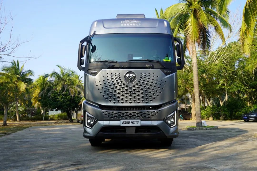 Foton Auman Galaxy Travel Edition 580 HP 6X4 AMT automatic tractor