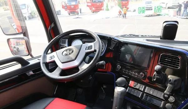 Qingdao FAW JH5 heavy truck 520 horsepower 6X4 AMT automatic transmission tractor