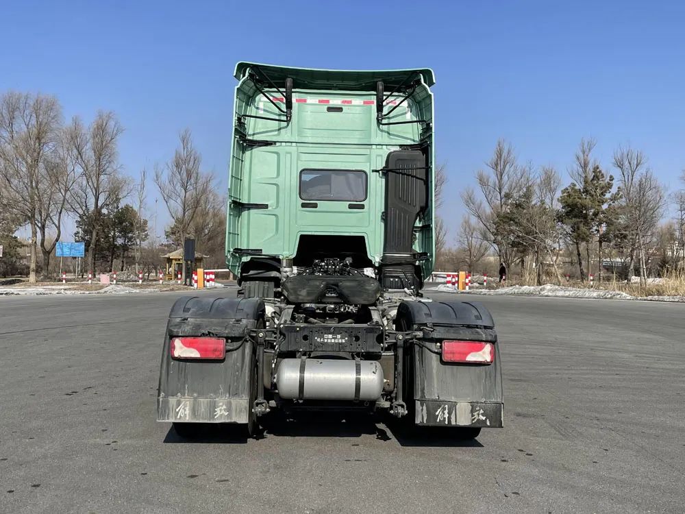 FAW J7 heavy truck 660 horsepower 6X4 tractor