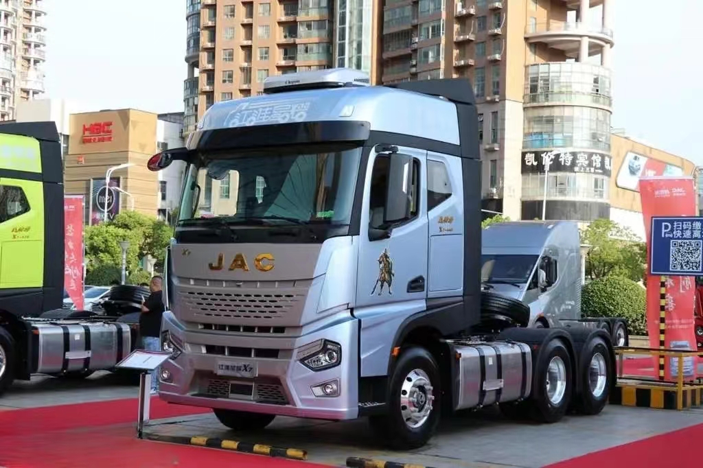 JAC Q7 heavy truck 560 horsepower 6X4 AMT automatic tractor