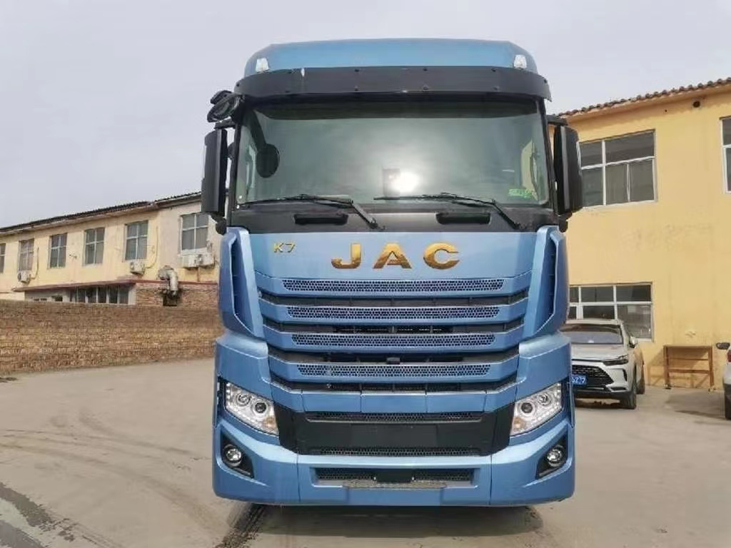 JAC Q7 heavy truck 460 horsepower 6X4 tractor