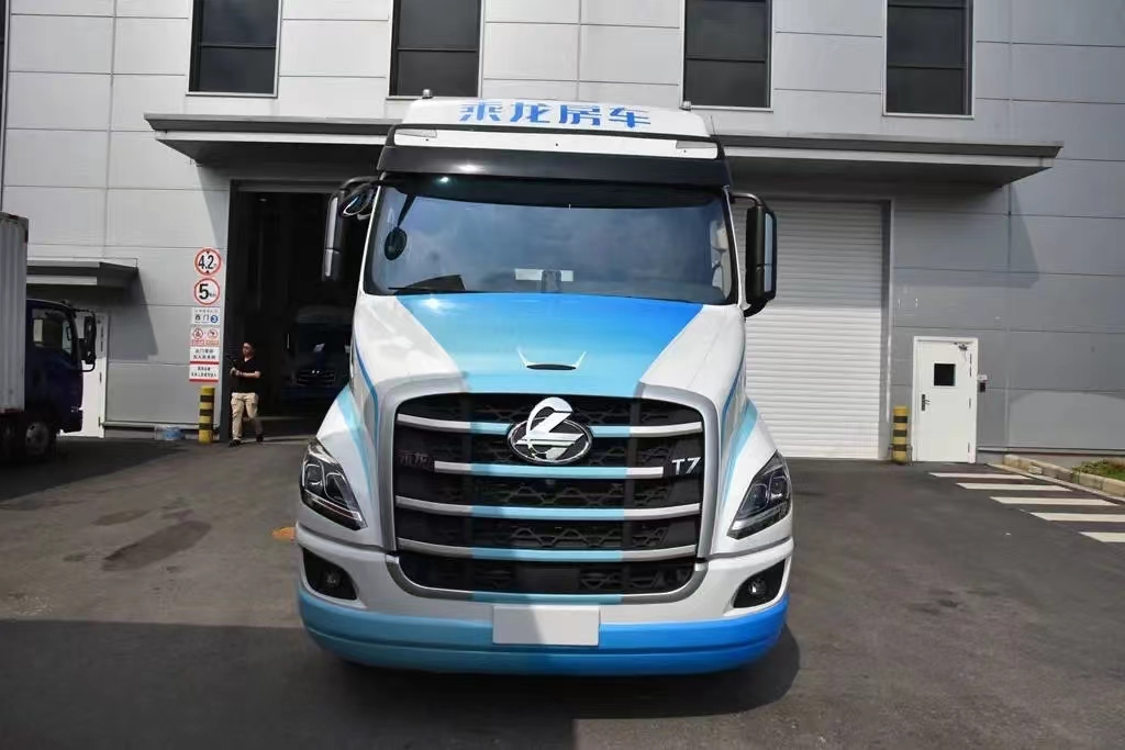 Dongfeng Liuqi Chenglong T7L living cabin 600 horsepower 6X4 AMT automatic transmission tractor