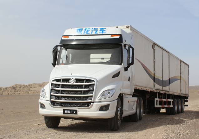 Dongfeng Liuqi Chenglong T7 RV 600 HP 6X4 AMT automatic transmission tractor