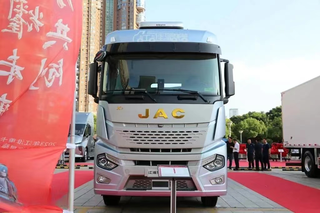 JAC X7 heavy truck 660 horsepower 6X4 AMT automatic transmission tractor 