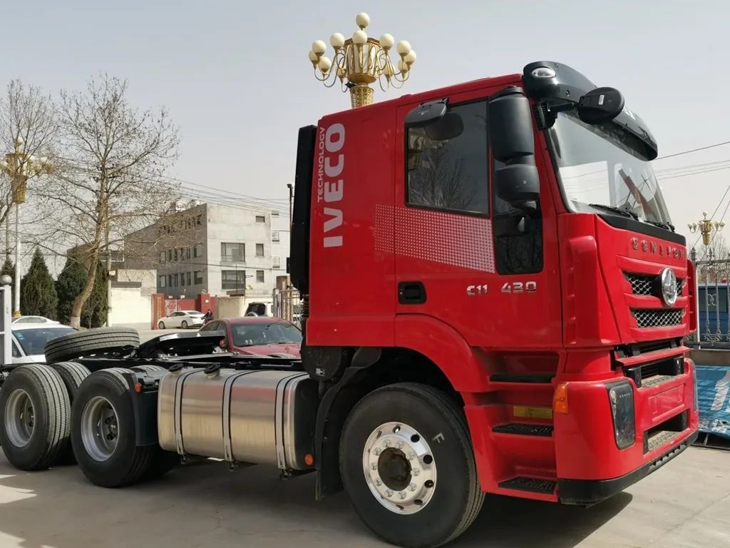 SAIC Hongyan M500 heavy truck 430 horsepower 6X4 tractor