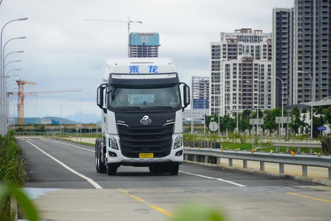 DFAC Liuqi Chenglong H7 heavy truck 510 horsepower 6X4 tractor 