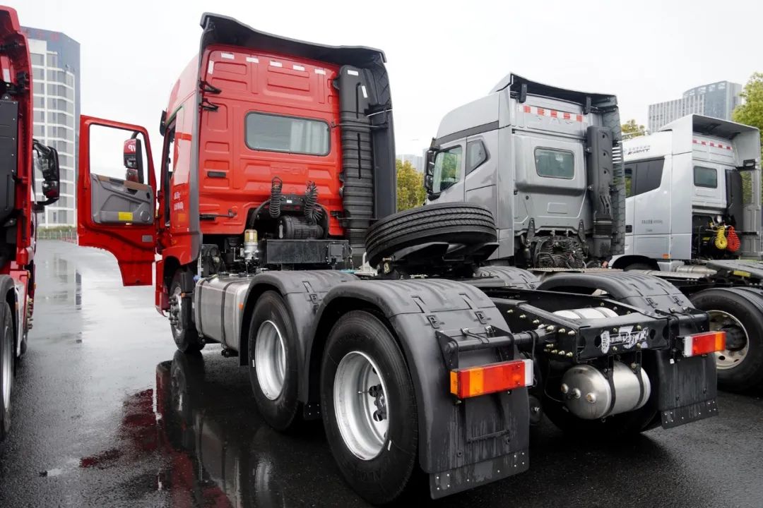 DFAC Commercial Vehicle KX King Edition 600 horsepower 6X4 tractor