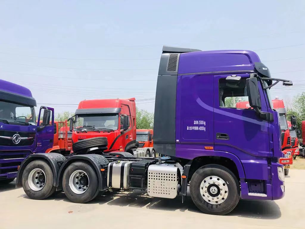 Dongfeng Commercial Vehicle Tianlong Flagship KX Rongyao Edition 600 HP 6X4 Tractor Truck