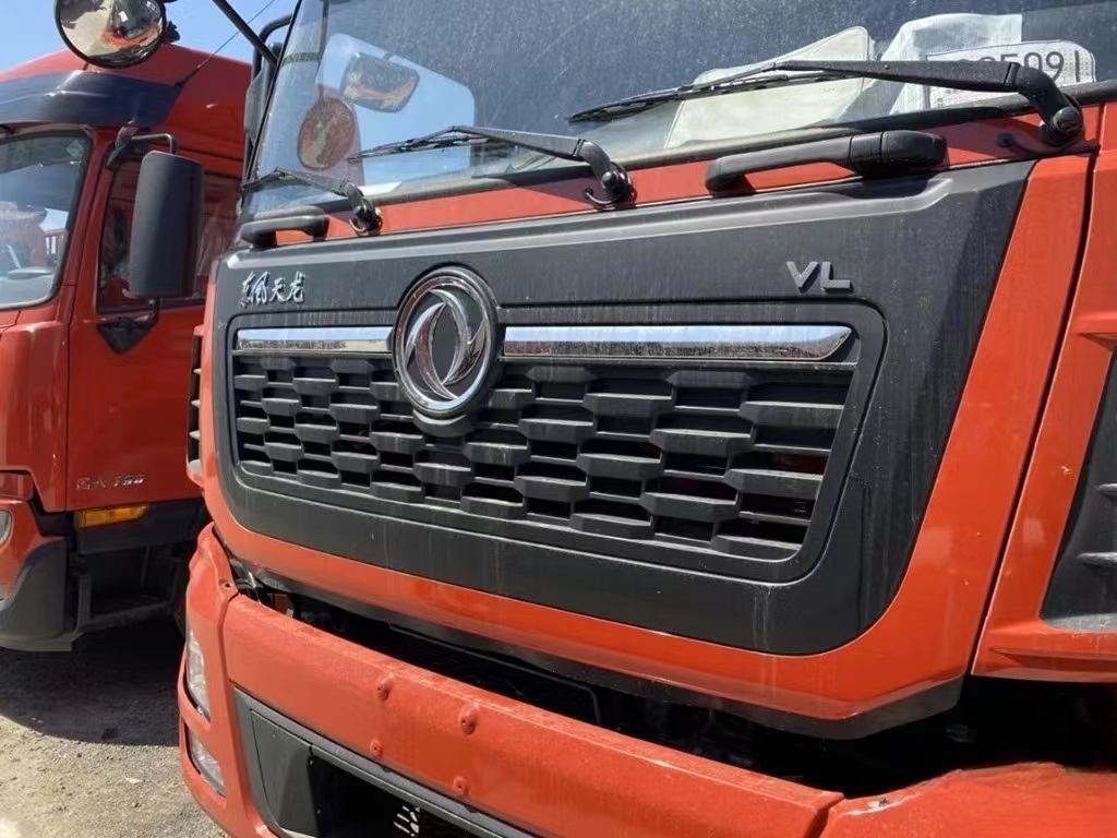 Dongfeng Commercial Vehicle Tianlong VL heavy truck 465 horsepower 6X4 AMT automatic transmission tractor