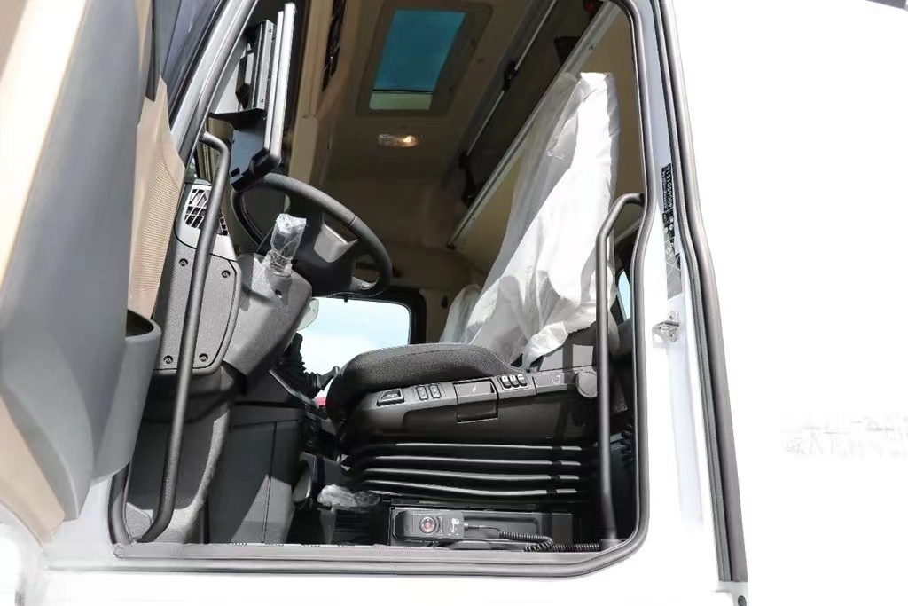 Mercedes-Benz Actros heavy truck 480 hp 6X4 AMT automatic transmission tractor 