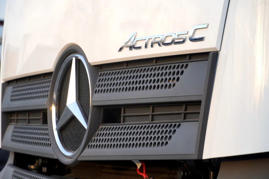 Mercedes-Benz Actros heavy truck 480 hp 4X2 AMT automatic transmission tractor