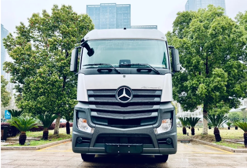 Mercedes-Benz Actros heavy truck 510 hp 6X4 AMT automatic transmission dangerous goods tractor