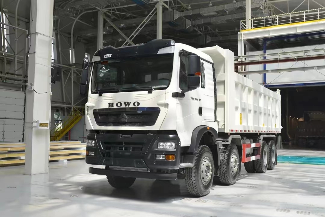 SINOTRUK HOWO TX heavy truck 340 horsepower 8X4 5.6m dump truck