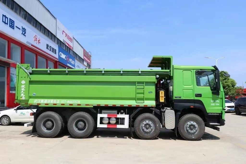 SINOTRUK HOWO-7 375 HP 8X4 7.6m dump truck