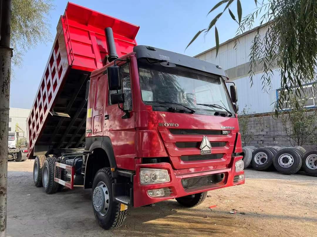 SINOTRUK HOWO Heavy Truck 340 HP 6X4 5.6m Dump Truck