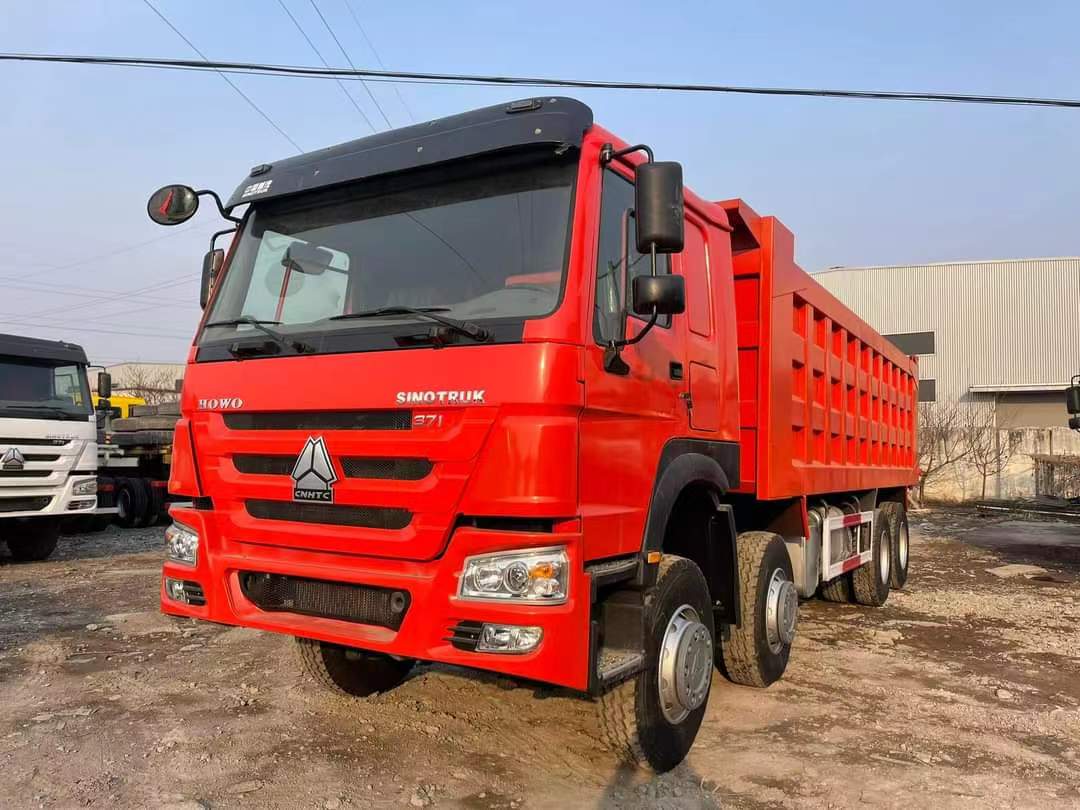 SINOTRUK HOWO Heavy Truck 380 HP 8X4 8.2m Dump Truck