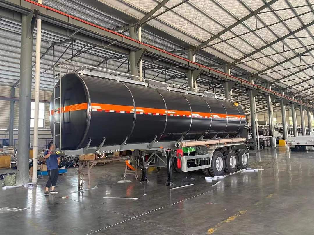 52.6 cubic meter cryogenic liquid transport semi-trailer