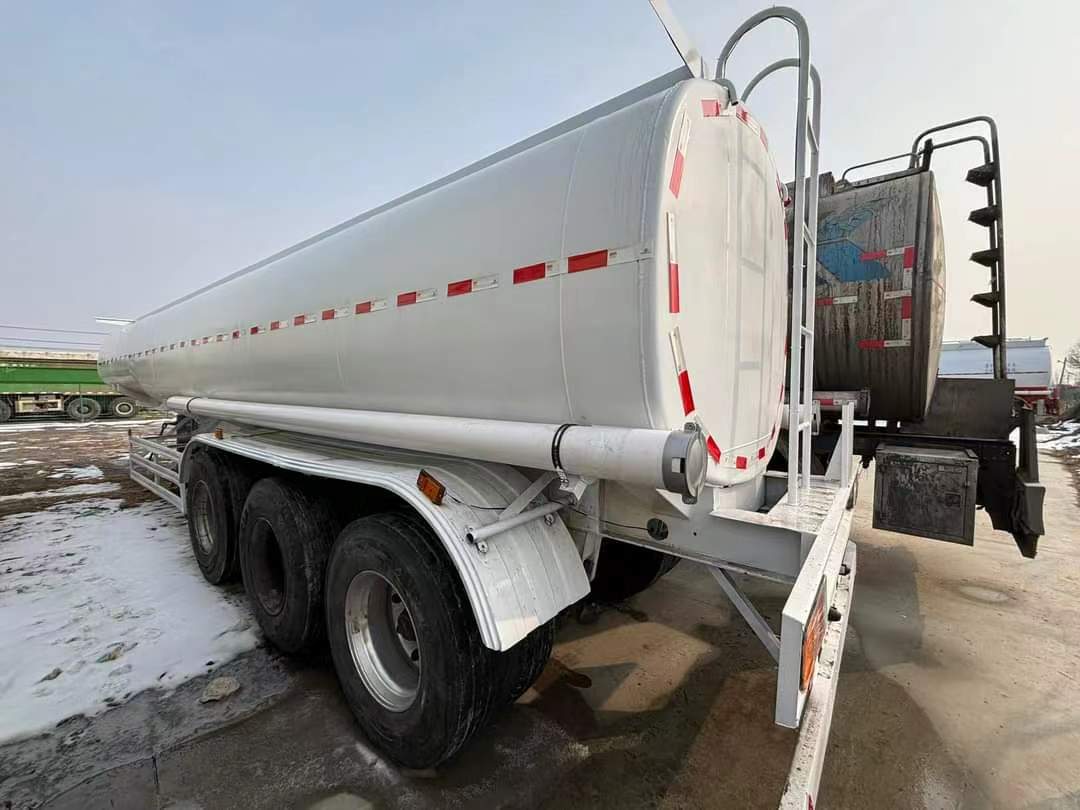 9.9m tank type rear flip semi-trailer