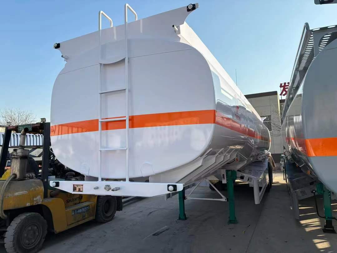 33.5 cubic meter liquid food transportation semi-trailer