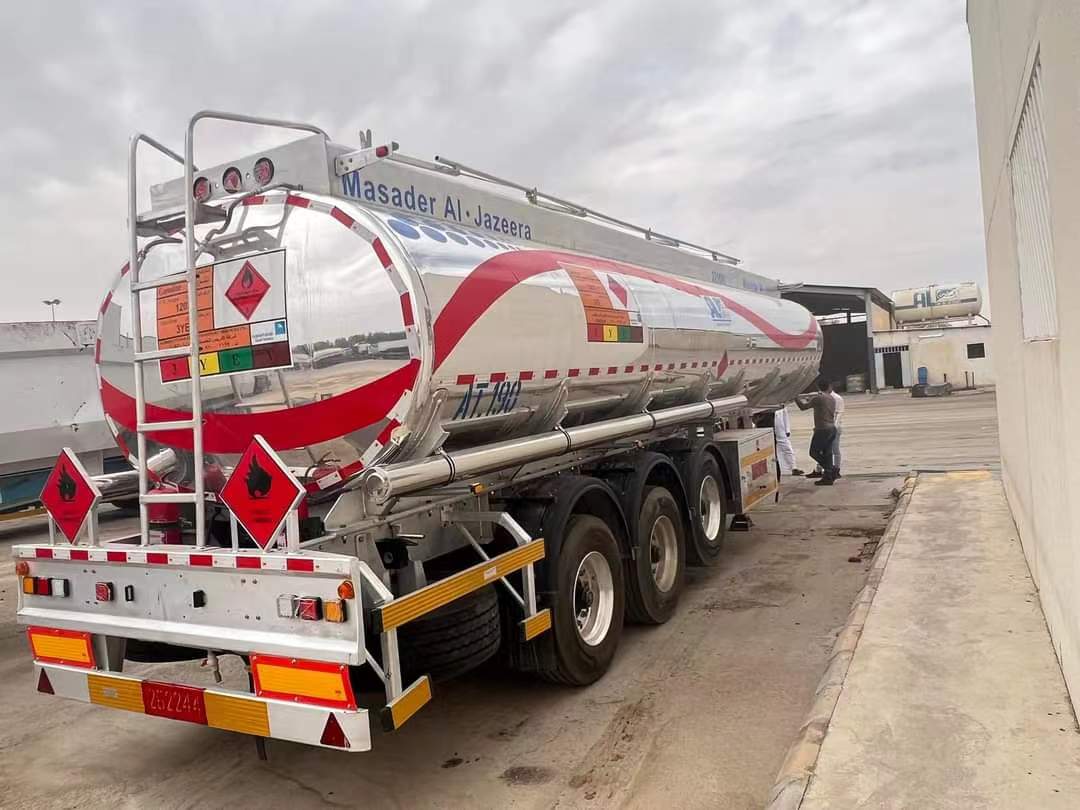 Oil tank semi-trailer ordered by Tanzanian customer to transport oil