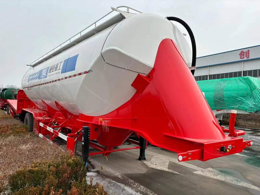 Powder tank semi-trailer ordered by Kenyan customer to transport flour