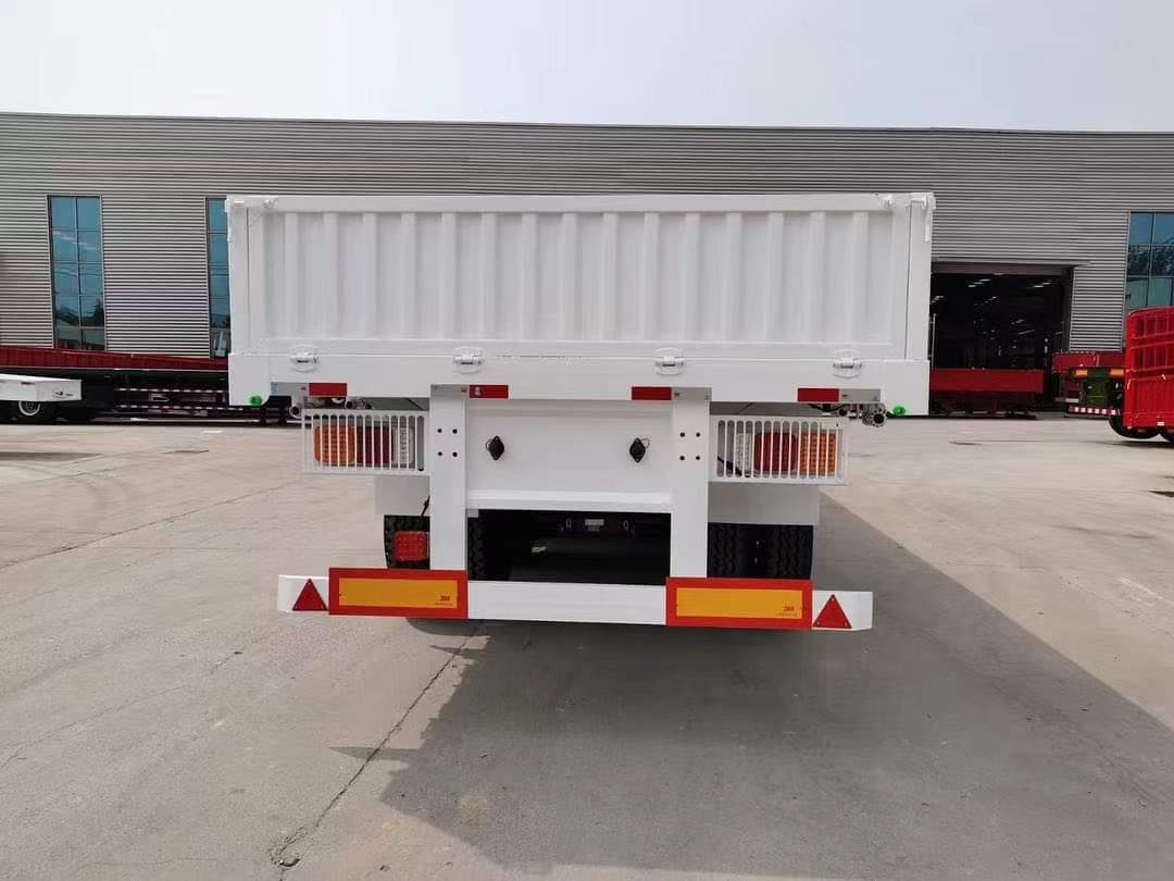 13.75m three-axle N400 low-flat semi-trailer