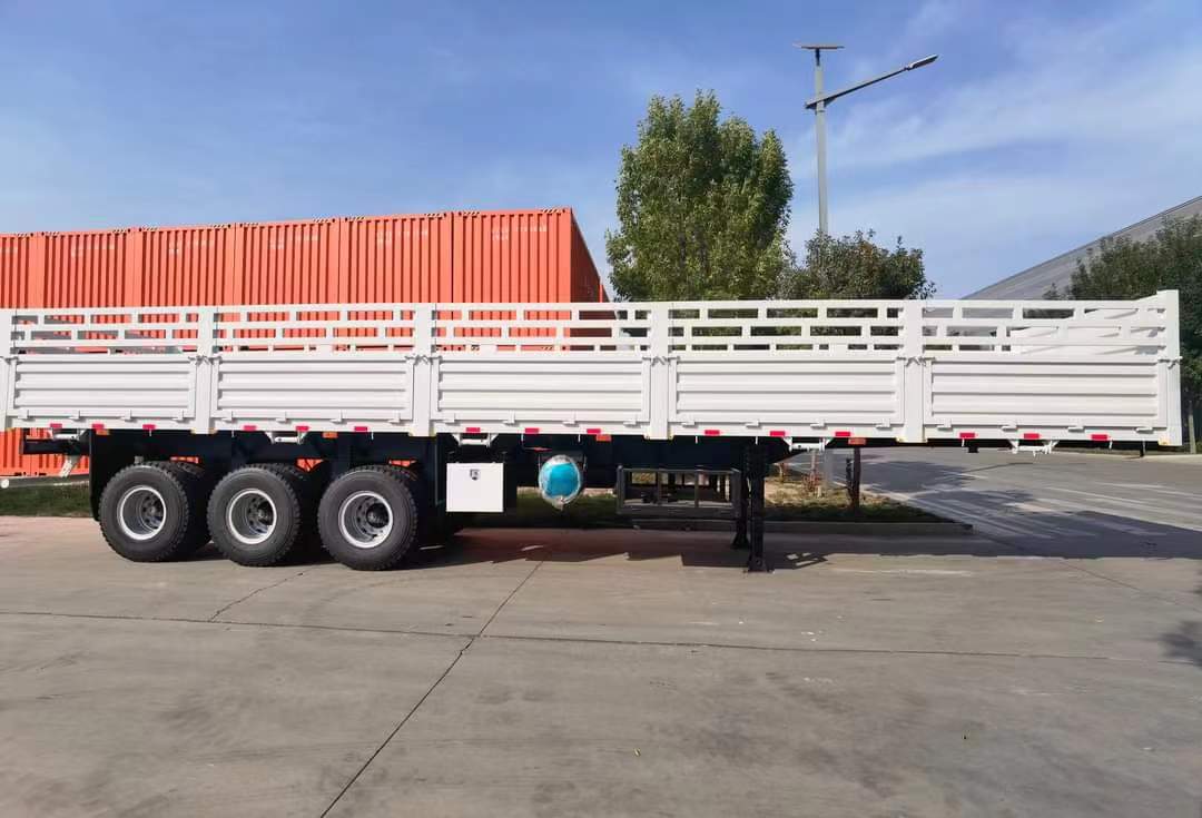 High rail semi-trailers ordered by Vietnamese customers to transport fruits