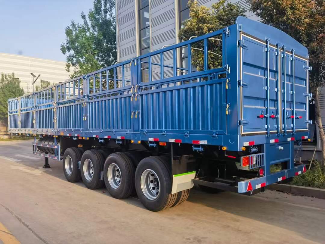 The van semi-trailer ordered by a Vietnamese customer transport cattle and horse