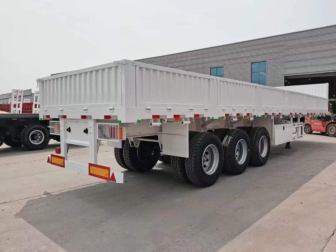 13.75m three-axle N400 low-flat semi-trailer