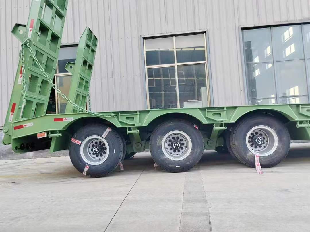 13-meter high and low style engineering board semi-trailer