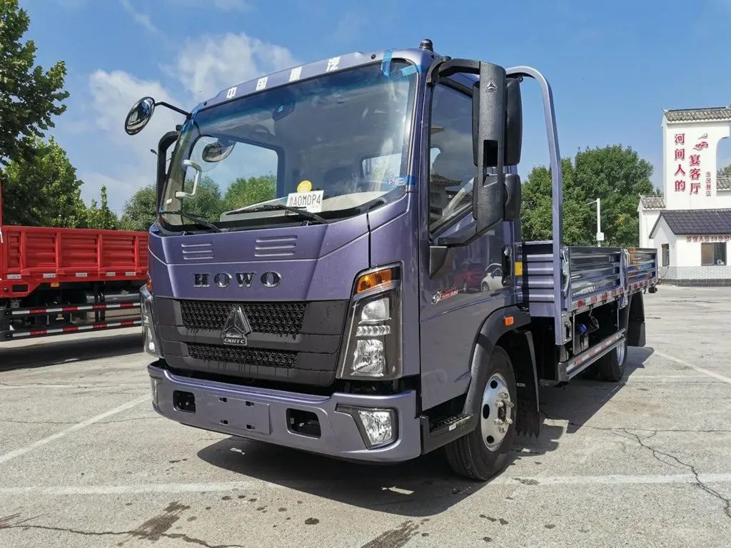 SINOTRUK HOWO 160 HP 3.85m AT light truck