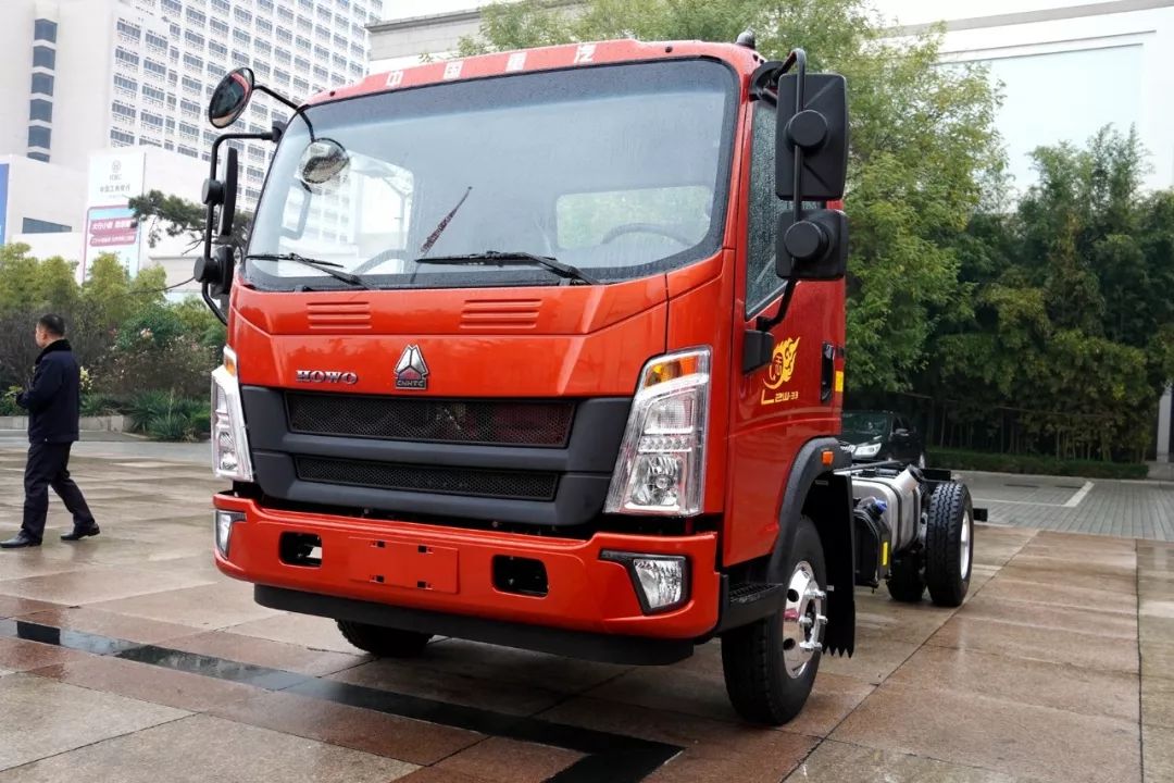 SINOTRUK HOWO 130 HP 4.15m Single Row Van Light Truck