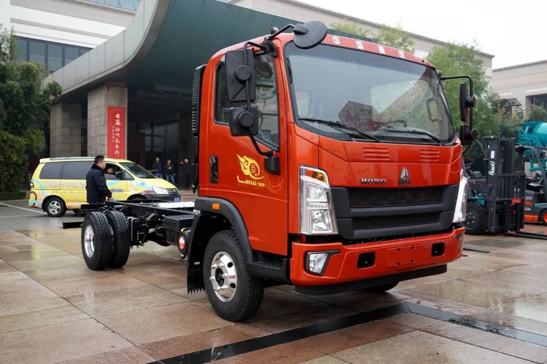 SINOTRUK HOWO 130 HP 4.15m Single Row Van Light Truck