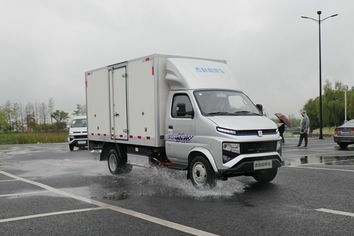 Long-distance Xingxiang V6E 3T 2.8m pure electric enclosed truck 38.64kWh