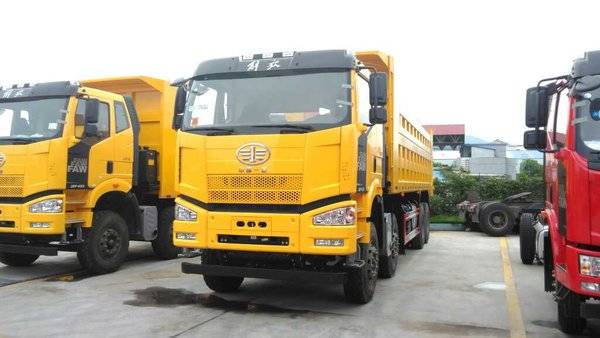 FAW Jiefang's new J6P heavy truck 360 horsepower 8X4 5.6m muck dump truck 