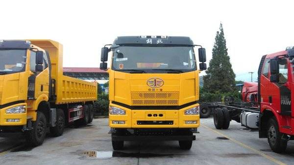 FAW Jiefang J6L heavy truck 350 horsepower 8X4 dump truck