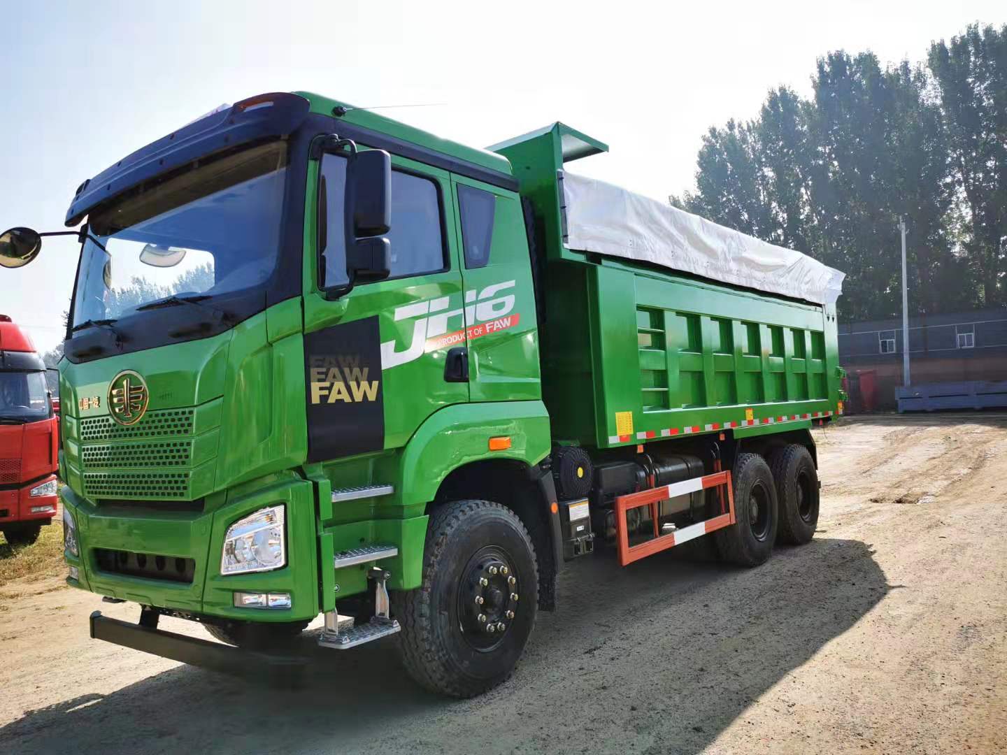 FAW Jiefang J6P Pilot Edition 560 HP 6X4 6.4m dump truck